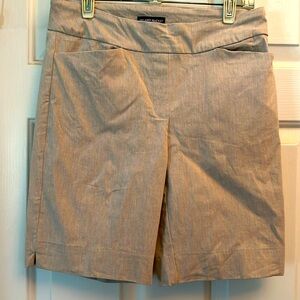 Hilary Radley Size M pull on stretch shorts